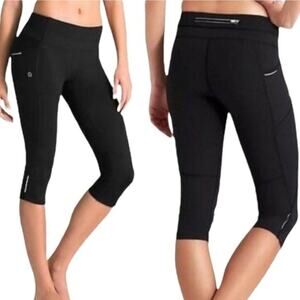 Athleta Dobby Be Free Knicker Capri Leggings in Black Size M
